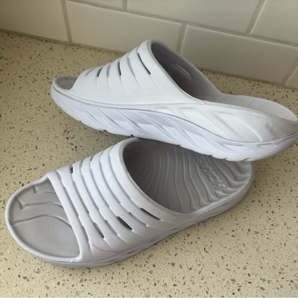 Hoka recovery slides women’s size 11 in white